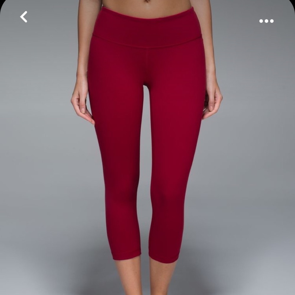 Reversible lululemon cropped leggings in cranberry
